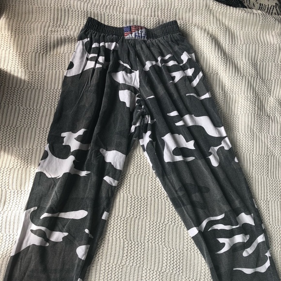 Pants - Camo sweats with stretchy waist band Pants - Camo sweats with stretchy waist band
